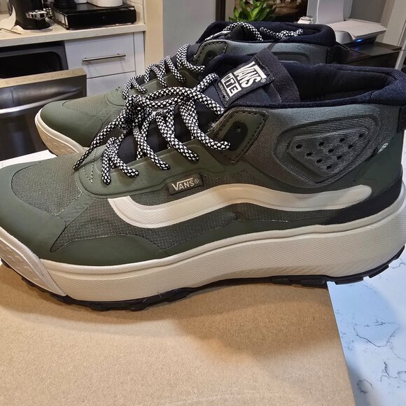 VANS MTE Crosspath Mid Shoe Hiking Sneaker GRAPE LEAF Trail SIZE 10.5 (10) NEW - Picture 1 of 16